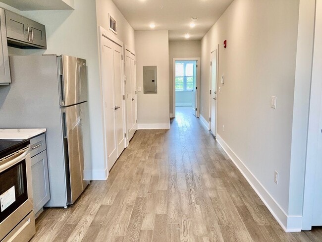 Building Photo - 5419 Pine St