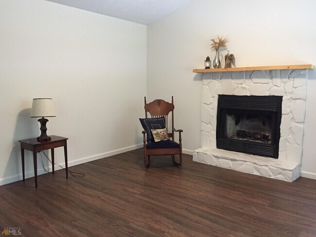 Building Photo - 653 Covecrest Dr