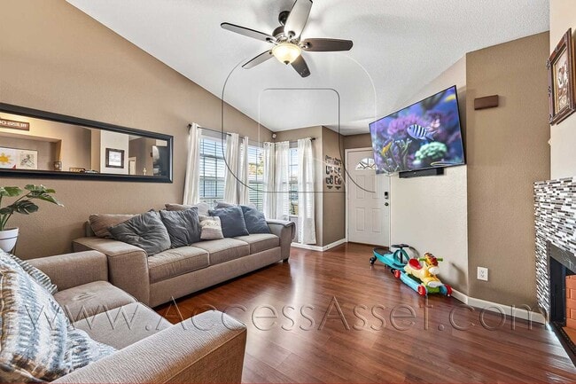Building Photo - Charming Corner Lot Home 3 Bed/2 Bath Home In Perris!