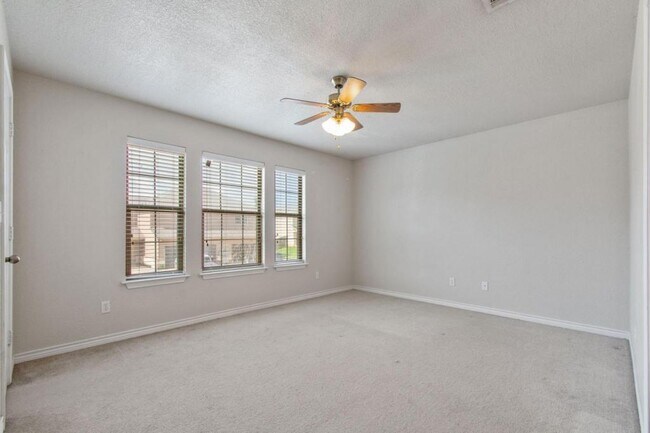 Building Photo - 135 Bolero Way, Huntsville, TX 77340