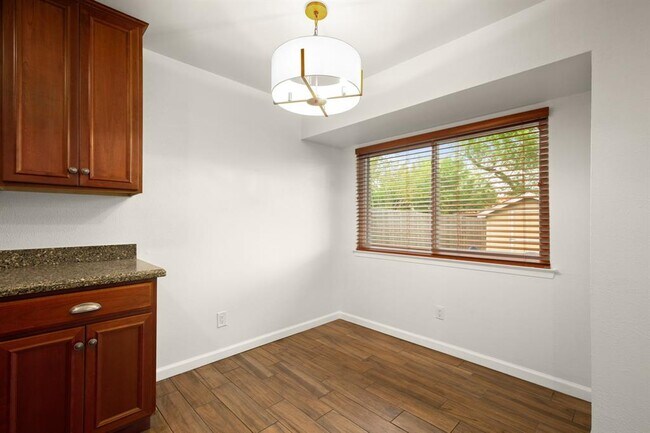 Foto del edificio - 2802 Nordham Dr