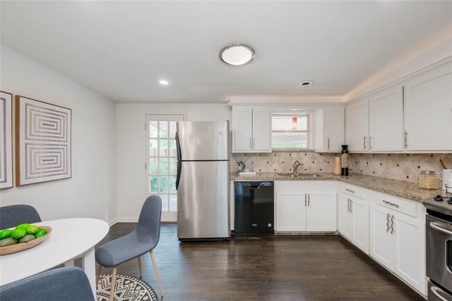 Foto del edificio - 7709 Woodrow Ave