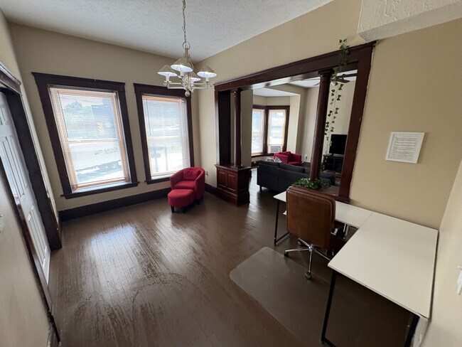 Foto del edificio - 3154 E 49th St