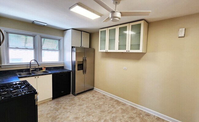 Foto del edificio - 9027 Lavergne Ave