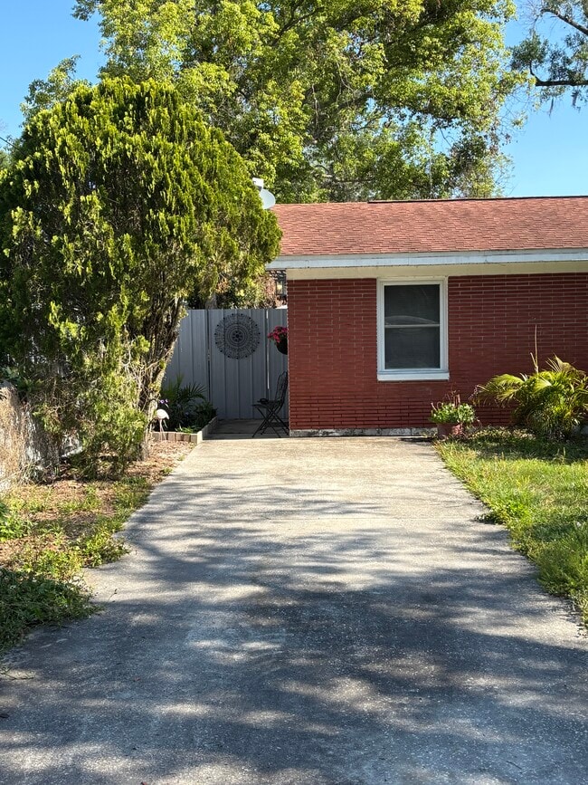 Building Photo - 2410 E 148th Ave