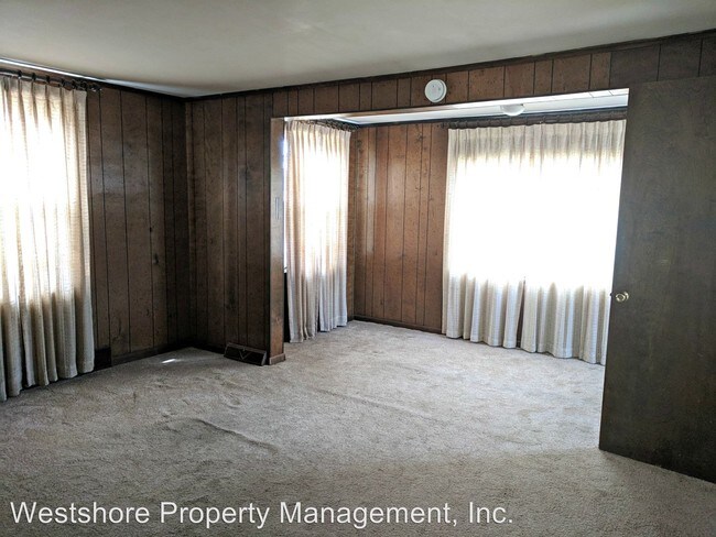 Building Photo - 1845 E Isabella Ave