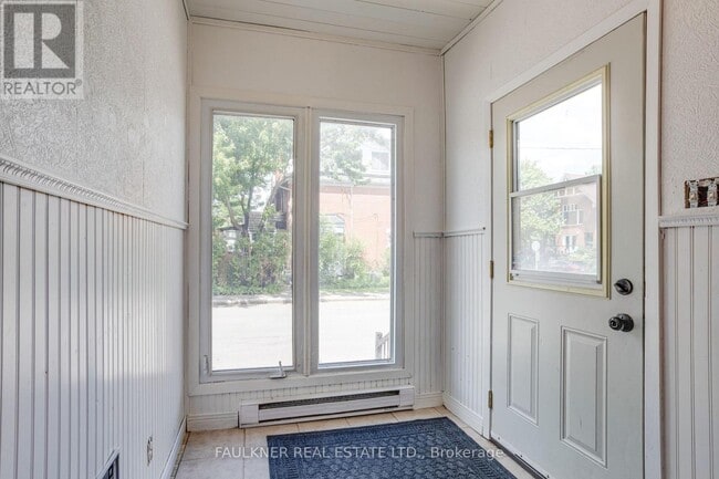 Building Photo - 18 Herridge St