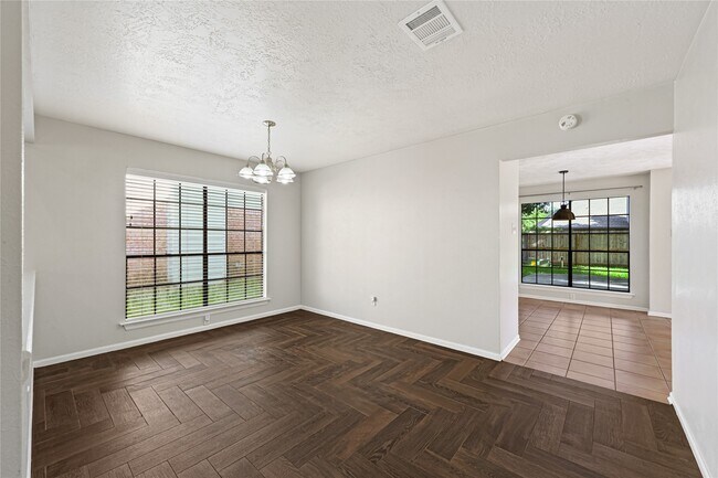Building Photo - 1555 Hillside Elm St
