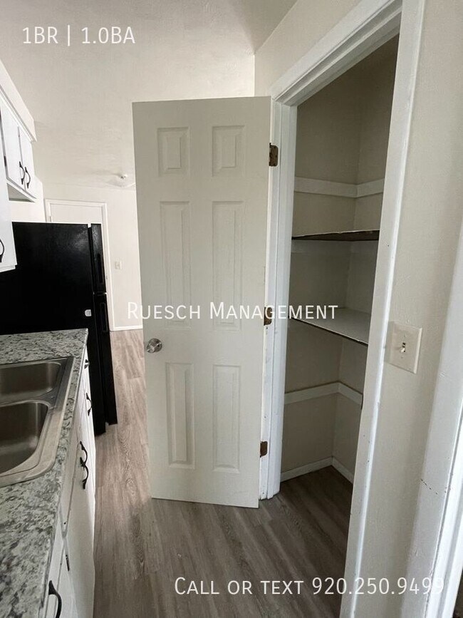 Building Photo - Cozy 1 Bedroom 1 Bath In Green Bay- Availa...