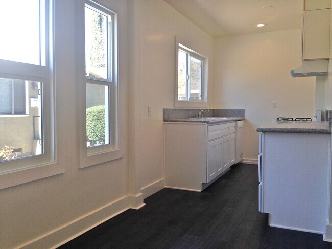 Foto del edificio - 1113 E Orange Grove Blvd