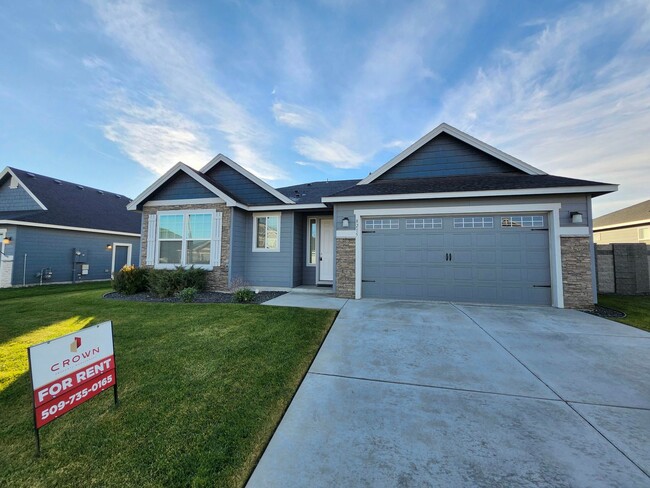 Building Photo - Like New 3-Bedroom, 2-Bath Home with Spacious Fully Fenced Backyard in West Richland!