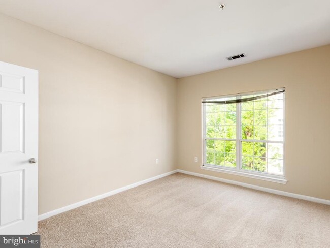 Foto del edificio - 4862 Eisenhower Ave