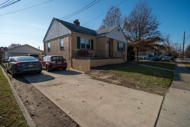 Building Photo - 316 Victoria St