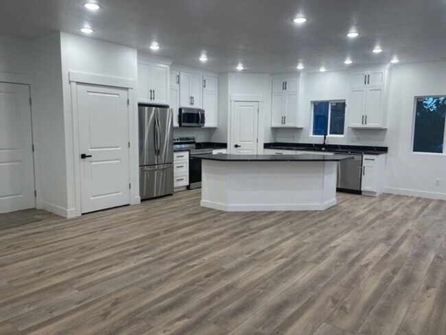 Foto del edificio - New Home for Rent