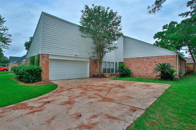Building Photo - 25710 Pepper Ridge Ln