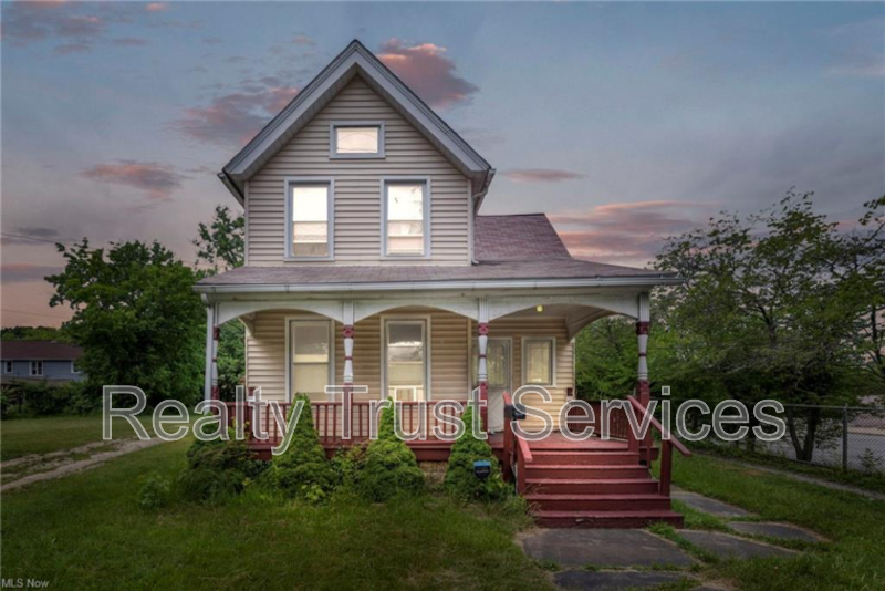 Primary Photo - 3200 Denison Ave