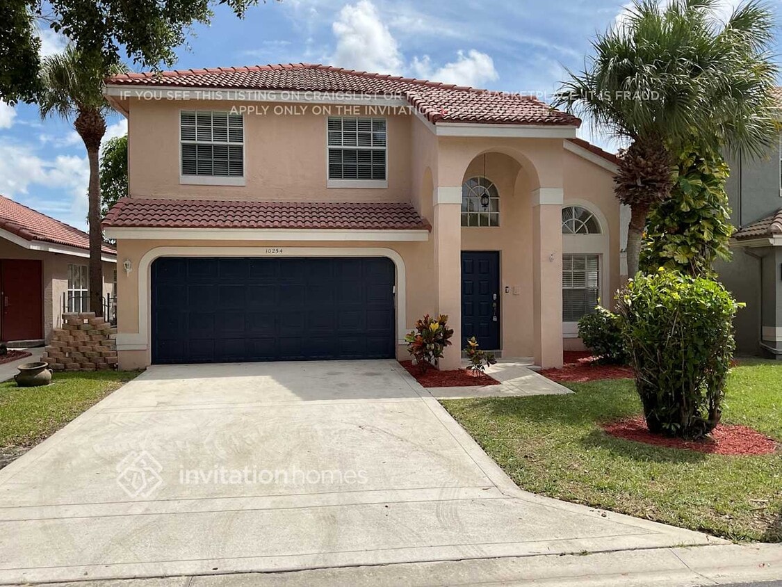 Foto principal - 10254 Serene Meadow Dr N