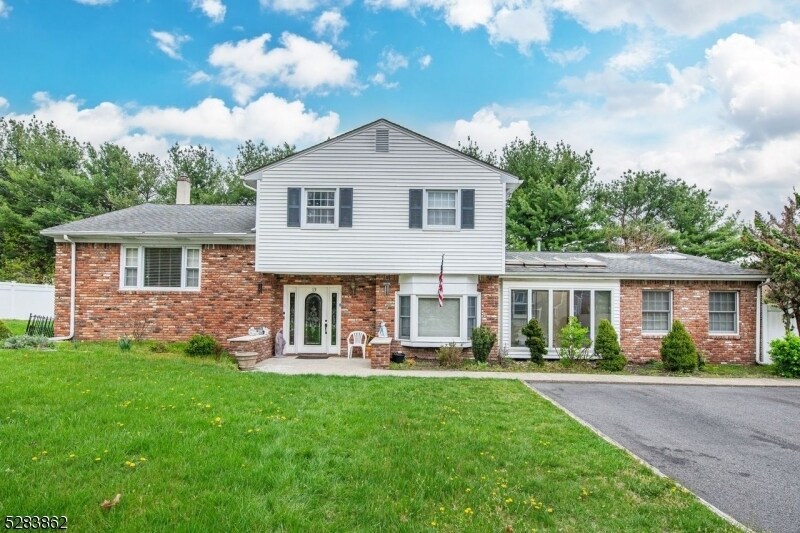 Primary Photo - 13 Sanders Rd
