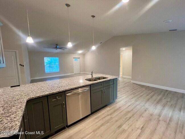 Building Photo - 960 Happiness Ave SW