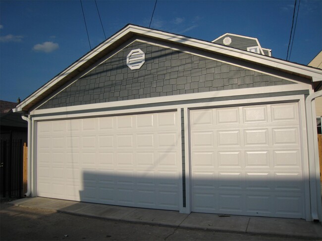 Building Photo - 3824 N Drake Ave