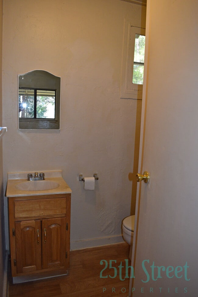 Building Photo - 347 Nile St