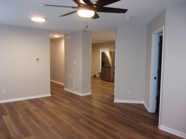 Building Photo - Beautifully Renovated 3 Bedroom 2 Bath Hom...