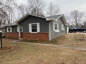 Building Photo - 2657 E Grand St