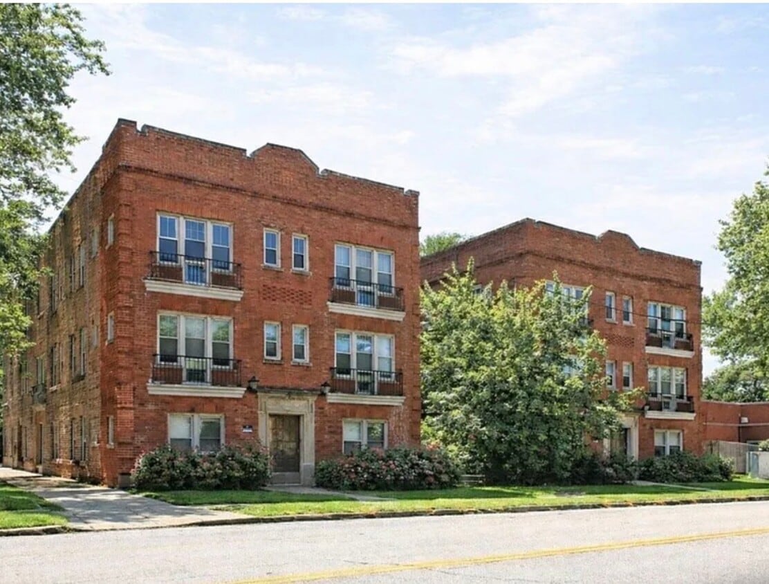 Photo - 2534 Noble Rd (Cleveland Heights, OH)