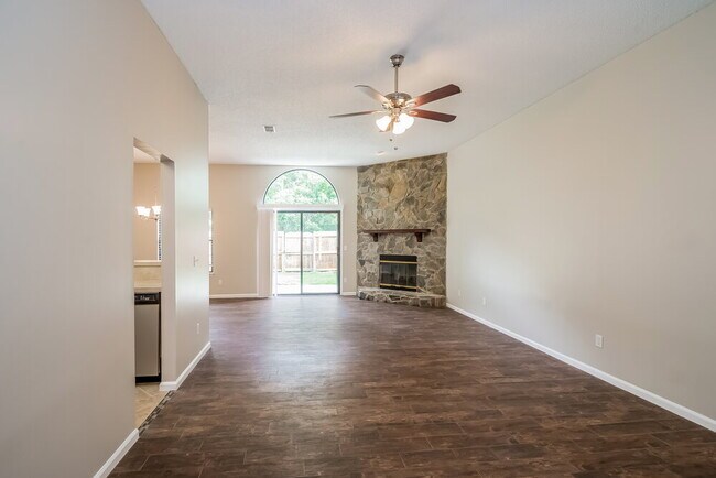 Foto del edificio - 11001 Beckley Pl