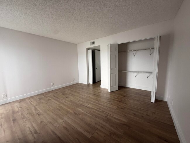 Building Photo - 8720 N Sherman Cir