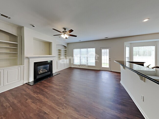 Building Photo - 123 Tilton Dr