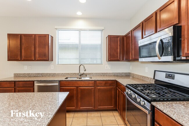 Building Photo - 15380 W Columbine Dr