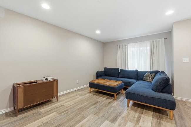 Foto del edificio - 905 Silver Quail Ln