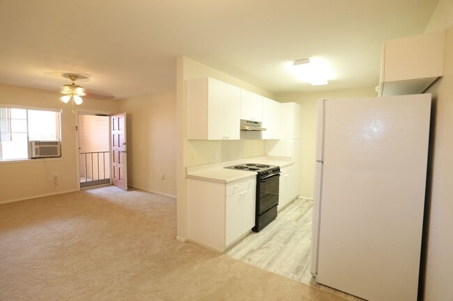 Building Photo - Kapolei - Aeloa Terrace - renovated ground...