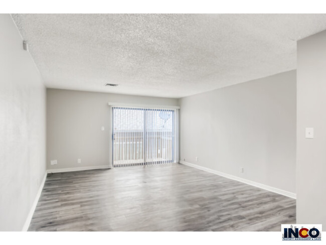Building Photo - NEWLY UPDATED!  4 bed 2 bath ranch!