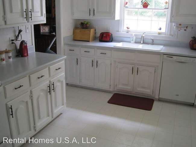 Building Photo - 4 br, 2.5 bath House - 4829 Michaux Drive