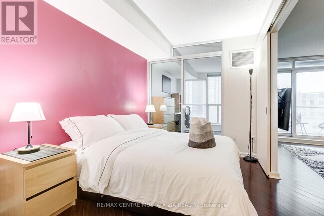Building Photo - 208-1208 Queens Quay W