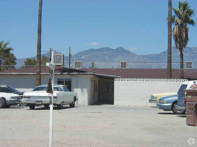 Foto del edificio - 5735-5747 E 28th St