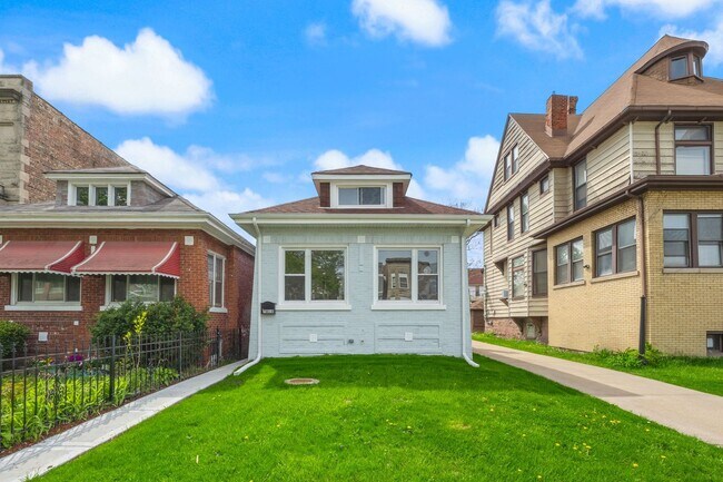 Building Photo - 7010 S Prairie Ave