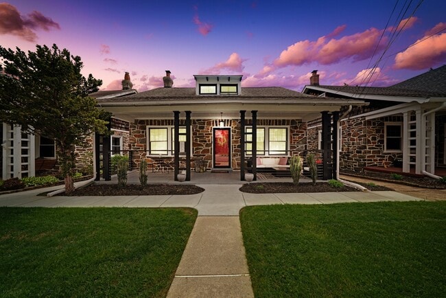 Vista frontal desde la acera - 122 Price st. Fl 2