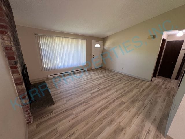 Building Photo - Charming 2-Bedroom Multiplex in Portland w...