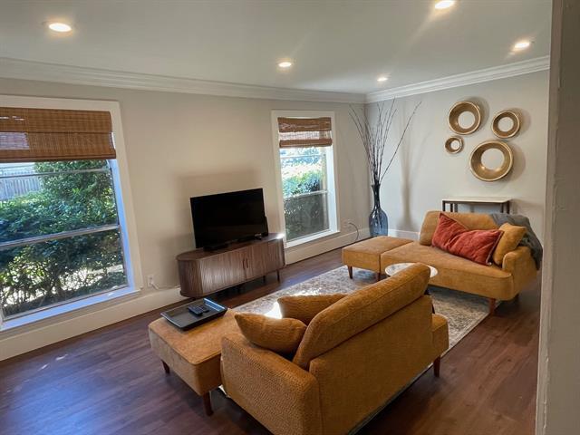 Foto del edificio - 7911 Meadow Park Dr