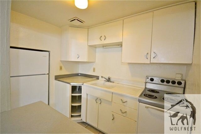 Foto del edificio - 305 S Douglas St