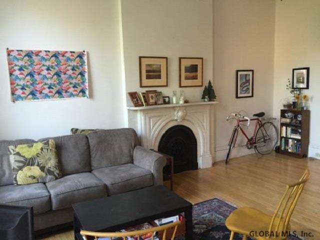 Primary Photo - 290 State St