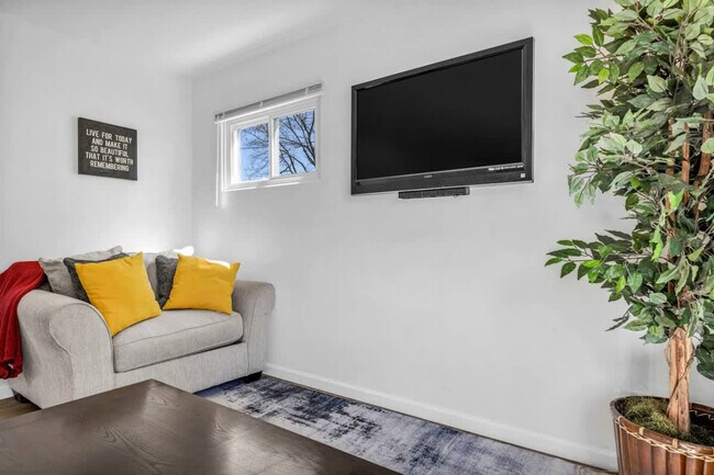 Building Photo - 113 Madison Ave