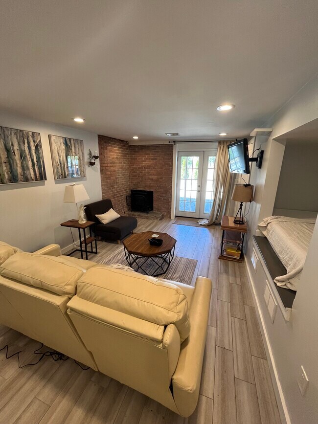 Building Photo - 8 Cutlass Ln