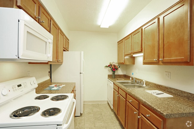 2BR, 1BA - 800 SF - Flatirons Park Apartments