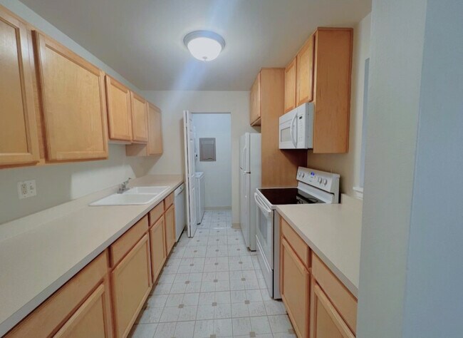 Foto del edificio - 960 N Lakeside Dr