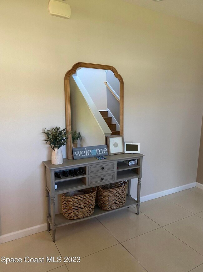 Building Photo - 1335 Lara Cir