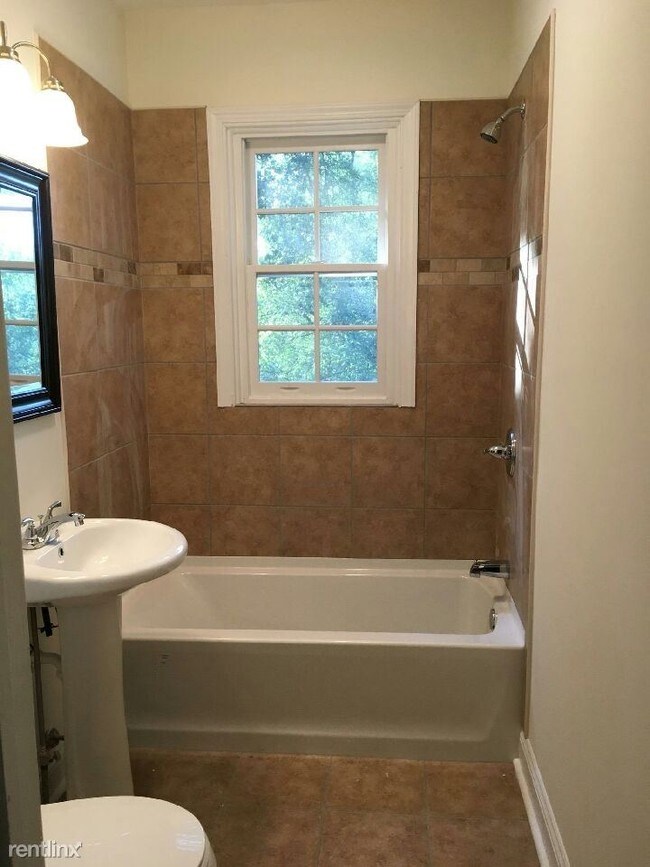 Building Photo - 1 br, 1 bath  - 524 Walnut Ave